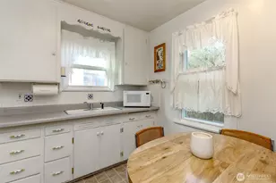 1434 S 103rd St, Seattle, WA 98168 - Photo 9