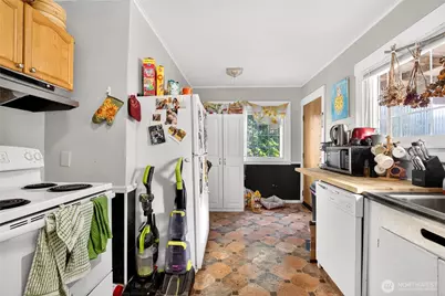 12260 Des Moines Memorial Drive S, Seattle, WA 98168 - Photo 11