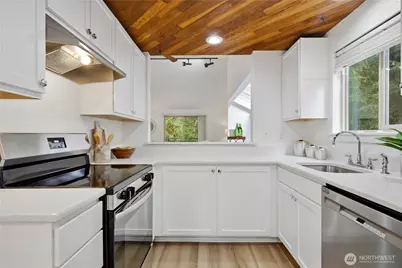 8111 146th Court NE #D, Redmond, WA 98052 - Photo 9