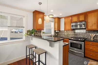 3639 Phinney Avenue NE, Seattle, WA 98103 - Photo 3