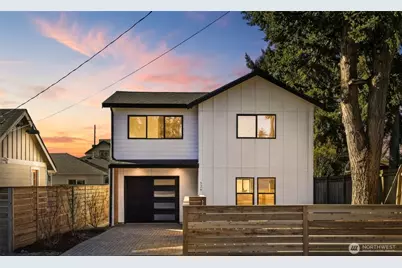 526 N 100th Street, Seattle, WA 98133 - Photo 1