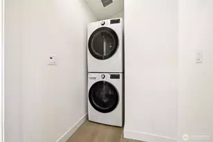 526 N 100th St, Seattle, WA 98133 - Photo 11