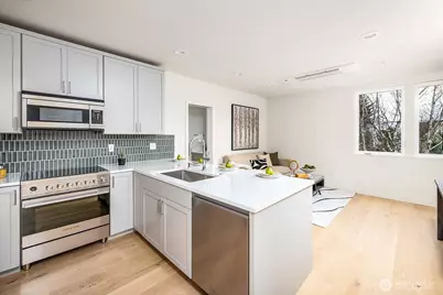 8321 25th Avenue NW #B, Seattle, WA 98117 - Photo 9