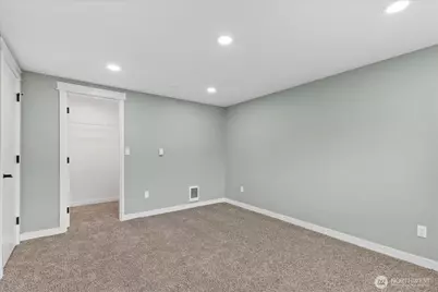 330 V Street SE, Auburn, WA 98002 - Photo 13