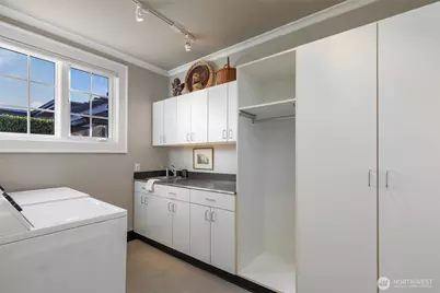 9400 Vineyard Crest, Bellevue, WA 98004 - Photo 27