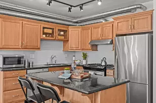 530 Broadway E, Seattle, WA 98102 - Photo 13