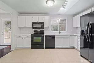 12307 205th Ave Ct E, Bonney Lake, WA 98391 - Photo 11