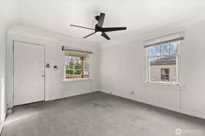 9007 Dayton Avenue N, Seattle, WA 98103 - Photo 15