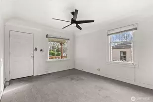 9007 Dayton Ave N, Seattle, WA 98103 - Photo 15