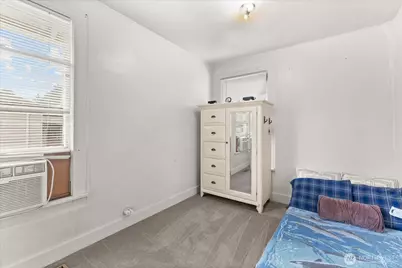 9007 Dayton Avenue N, Seattle, WA 98103 - Photo 11