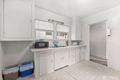 9007 Dayton Avenue N, Seattle, WA 98103 - Photo 7