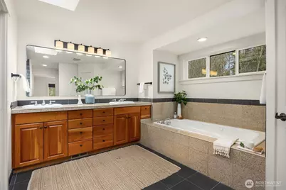 8997 Springwood Avenue NE, Bainbridge Island, WA 98110 - Photo 27