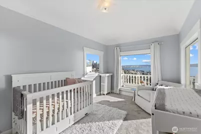 307 W Highland Drive, Seattle, WA 98119 - Photo 21