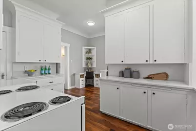 307 W Highland Drive, Seattle, WA 98119 - Photo 15