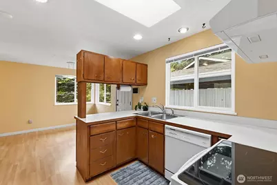 9029 Eastview Avenue, Everett, WA 98208 - Photo 9