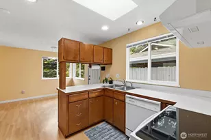 9029 Eastview Ave, Everett, WA 98208 - Photo 9