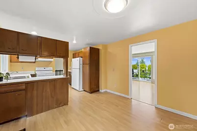 9029 Eastview Avenue, Everett, WA 98208 - Photo 11