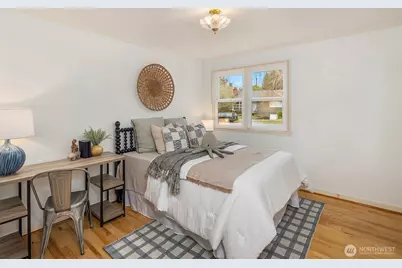 8215 40th Avenue NE, Seattle, WA 98115 - Photo 11