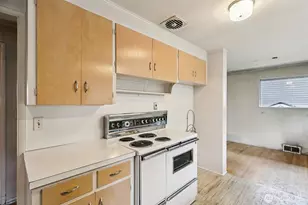 12069 Lakeside Pl NE, Seattle, WA 98125 - Photo 7