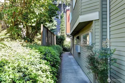 2324 W Newton Street #302, Seattle, WA 98119 - Photo 27