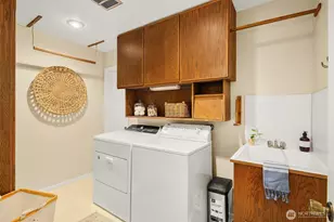 18430 NE 15th Pl, Bellevue, WA 98008 - Photo 23