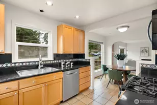 1526 N 107th St, Seattle, WA 98133 - Photo 7