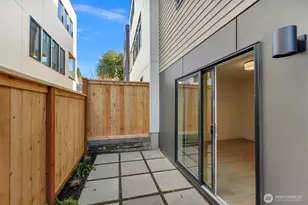 1412 N 47th St, Seattle, WA 98103 - Photo 11
