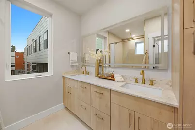 910 15th Avenue #B, Seattle, WA 98122 - Photo 25
