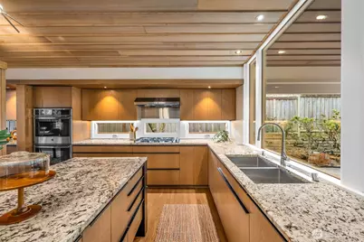 6437 Hampton Road S, Seattle, WA 98118 - Photo 15