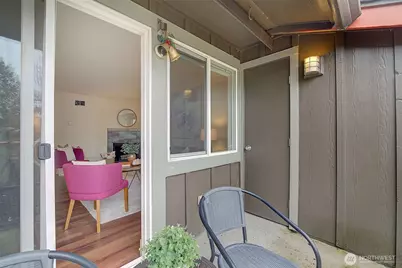 11058 NE 33rd Place #D6, Bellevue, WA 98004 - Photo 17