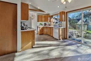 922 130th St E, Tacoma, WA 98445 - Photo 9