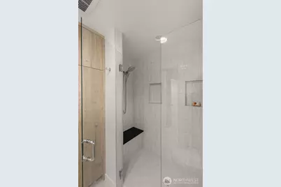 8335 C 12th Avenue NW, Seattle, WA 98117 - Photo 13