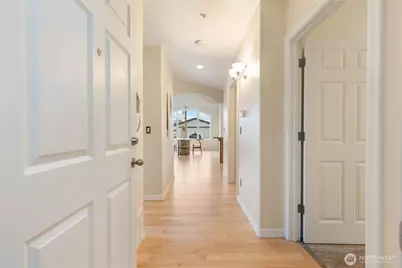 550 Dayton Street #201, Edmonds, WA 98020 - Photo 3