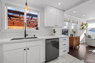 4840 S Kenny St, Seattle, WA 98118 - Photo 9