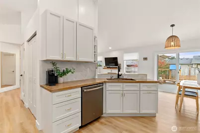 15421 8th Avenue Ct E, Tacoma, WA 98445 - Photo 13