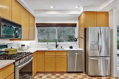 14627 SE Newport Way, Bellevue, WA 98006 - Photo 17