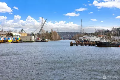 1080 W Ewing Street #E5, Seattle, WA 98119 - Photo 9