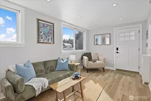 1080 W Ewing St, Seattle, WA 98119 - Photo 15