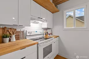 3915 SW Hinds St, Seattle, WA 98116 - Photo 15