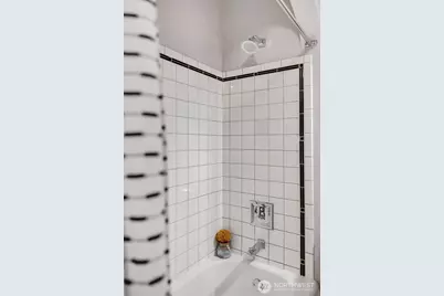 1120 17th Avenue #204, Seattle, WA 98122 - Photo 33