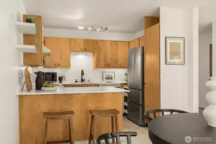 1425 S Puget Dr, Renton, WA 98055 - Photo 9