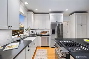 221 4th St S, Kirkland, WA 98033 - Photo 15