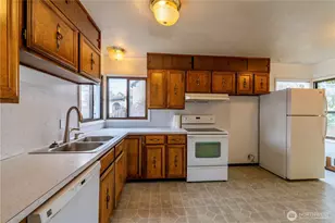 918 E 5th St, Port Angeles, WA 98362 - Photo 7