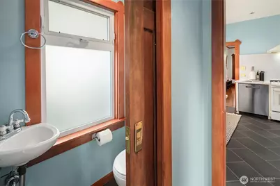 4323 Sunnyside Avenue N, Seattle, WA 98103 - Photo 23