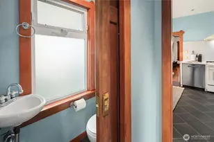 4323 Sunnyside Ave N, Seattle, WA 98103 - Photo 23