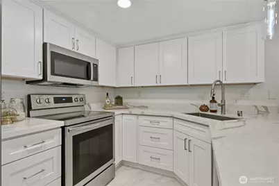 12625 SE 42nd Street, Bellevue, WA 98006 - Photo 13