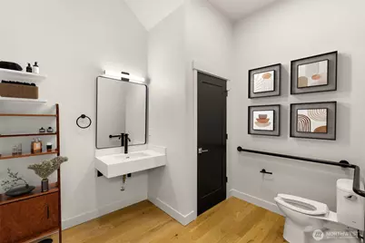 3404 E Spring Street, Seattle, WA 98122 - Photo 9