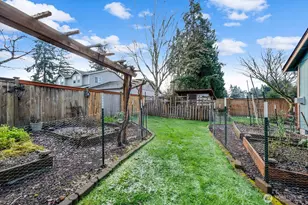 807 21st St NW, Puyallup, WA 98371 - Photo 37