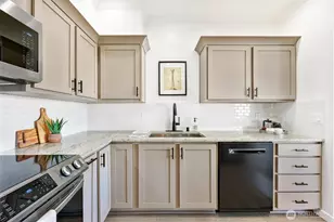 2618 4th Ave N, Seattle, WA 98109 - Photo 11