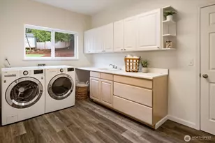 22910 NE 76th St, Redmond, WA 98053 - Photo 19